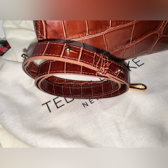 Teddy Blake Vera Croco
Crafted in Italy - Picture 9 of 10